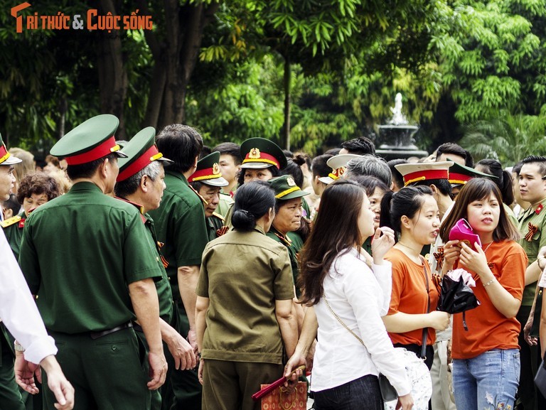 Can canh le dieu hanh &quot;Trung doan Bat tu&quot; tai Ha Noi-Hinh-3