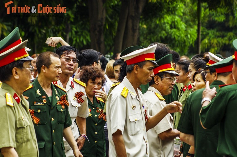 Can canh le dieu hanh &quot;Trung doan Bat tu&quot; tai Ha Noi-Hinh-4