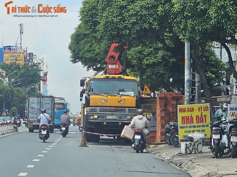 TPHCM: Xe tron be tong ngang nhien chiem duong gio cao diem tai Go Vap-Hinh-3