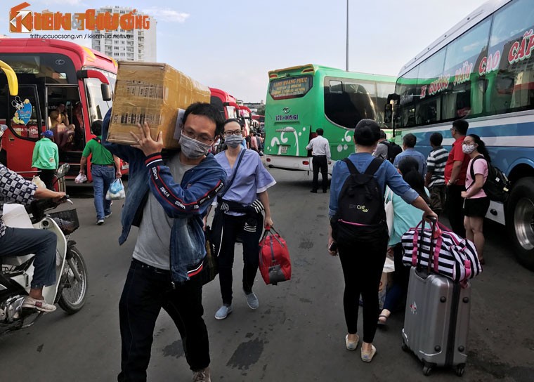 Anh: Choang canh un tac khung khiep ben xe, san bay Ha Noi, TPHCM-Hinh-17