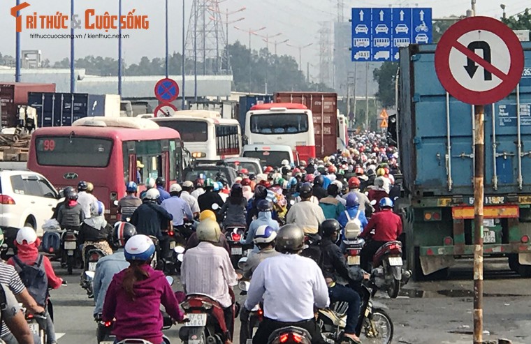 Cua ngo Sai Gon un tac kinh hoang, tram thu phi quyet khong &quot;xa&quot;-Hinh-5