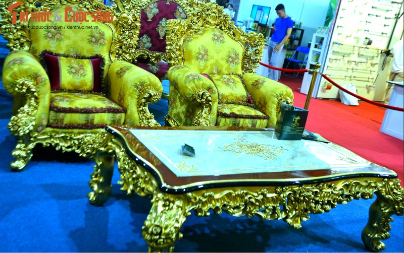 Choang ngop sofa dat vang hon nua ty cua dai gia Ha Noi-Hinh-2