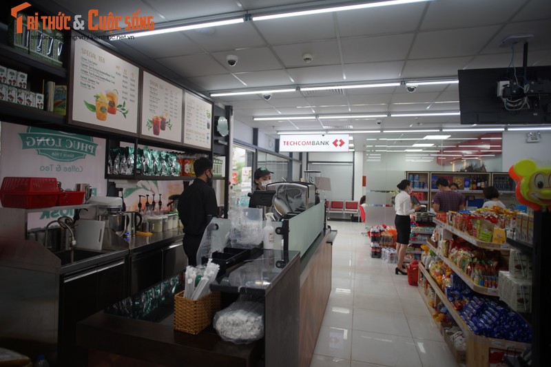 Ben trong cua hang VinMart dau tien tai Ha Noi ban Phuc Long-Hinh-4