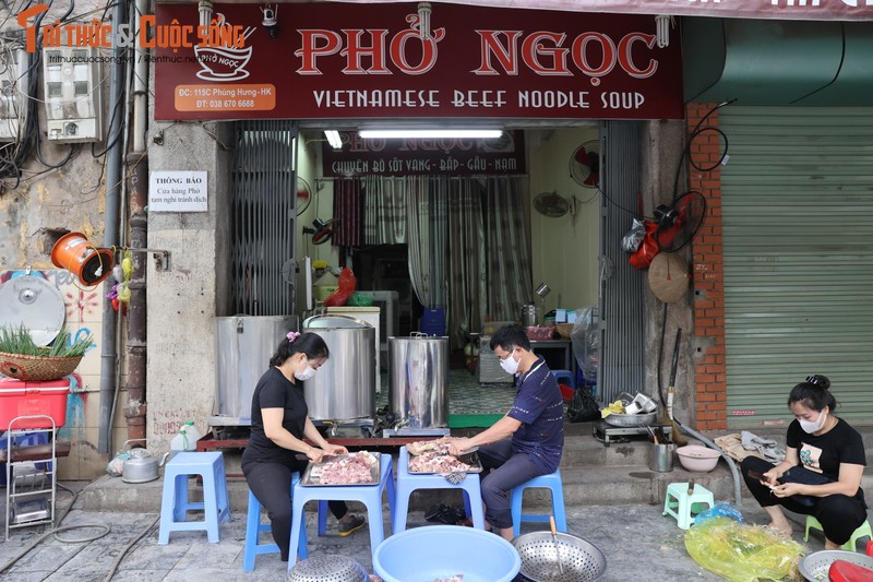 Quan hang nhon nhip mo lai sang ngay dau Ha Noi noi long-Hinh-10