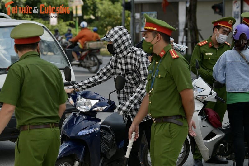 Ha Noi xu phat nhieu shipper tu do, khong giay “thong hanh”-Hinh-2