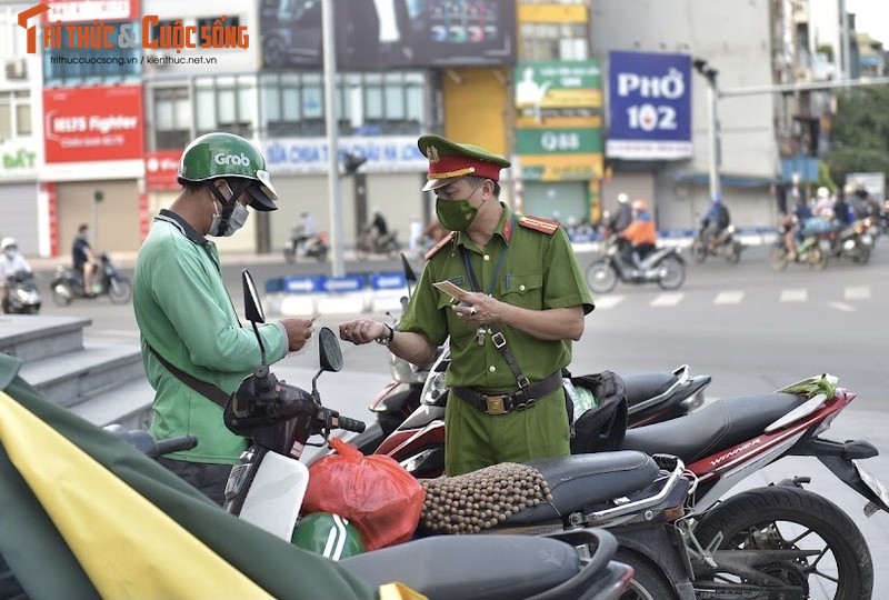 Ha Noi xu phat nhieu shipper tu do, khong giay “thong hanh”-Hinh-5