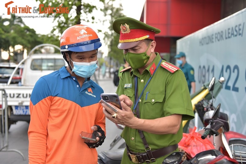 Ha Noi xu phat nhieu shipper tu do, khong giay “thong hanh”-Hinh-7