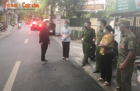 Loat cho dan sinh lon o Ha Noi bi phong toa do COVID-19-Hinh-7