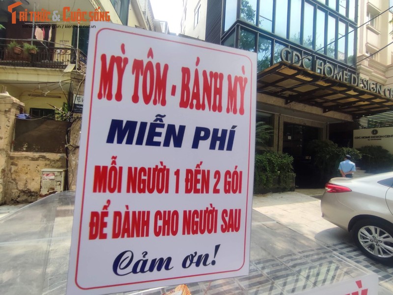 Ha Noi: Xuat hien “cho 0 dong” khap noi ho tro nguoi ngheo-Hinh-5
