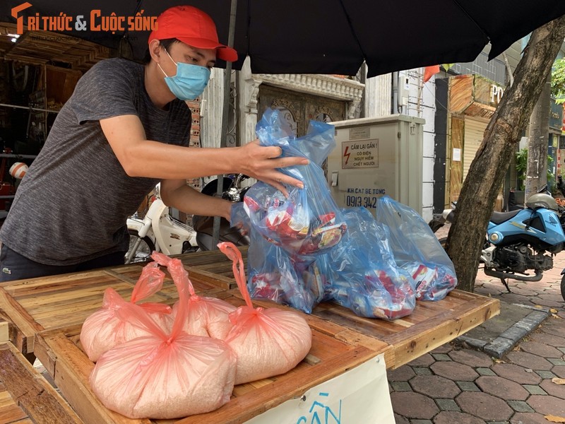 Ha Noi: Xuat hien “cho 0 dong” khap noi ho tro nguoi ngheo