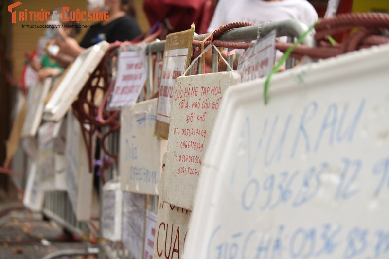 Ban hang qua bien rao vat o cho dan sinh giua long pho co Ha Noi-Hinh-8