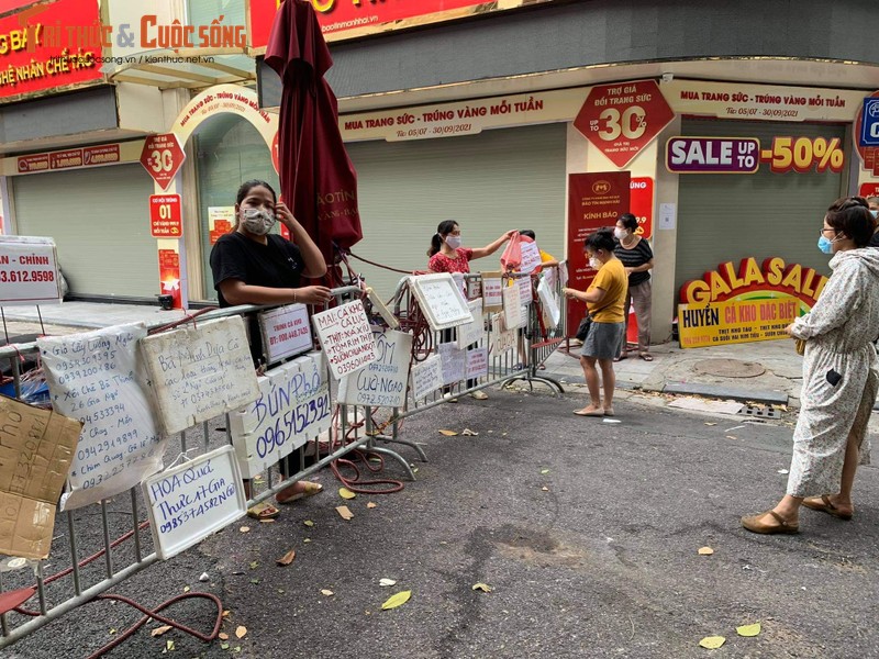 Dung hoat dong cho “treo bien” giua long pho co Ha Noi