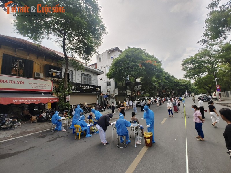 Ha Noi xet nghiem khan cap 7.000 nguoi lien quan den cho Ngoc Ha