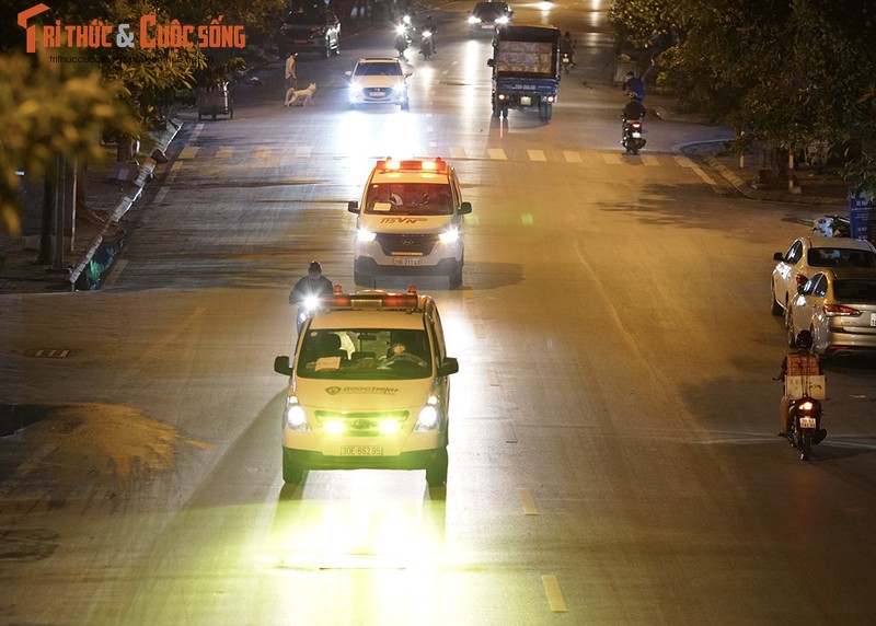 Than toc van chuyen hang tram nguoi tu “o dich” BV Viet Duc ve BV Thanh Nhan-Hinh-9