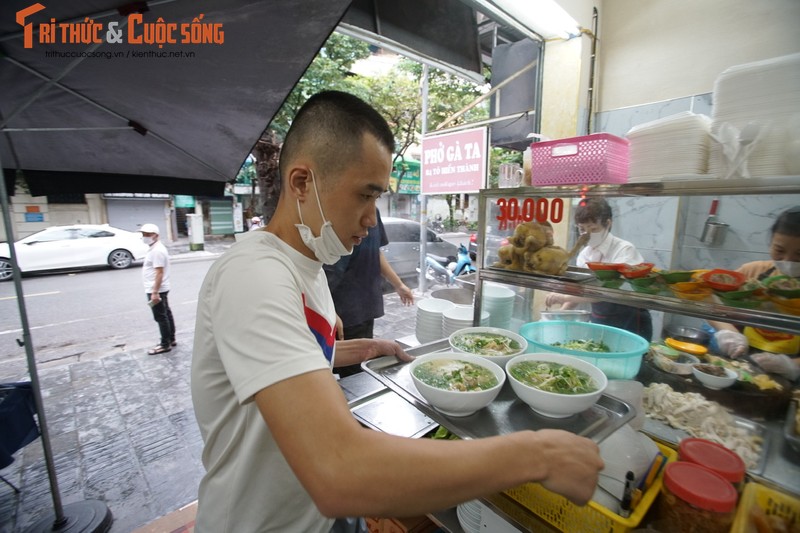 Ha Noi: Quan pho dat khach ngay dau duoc mo ban an tai cho-Hinh-8