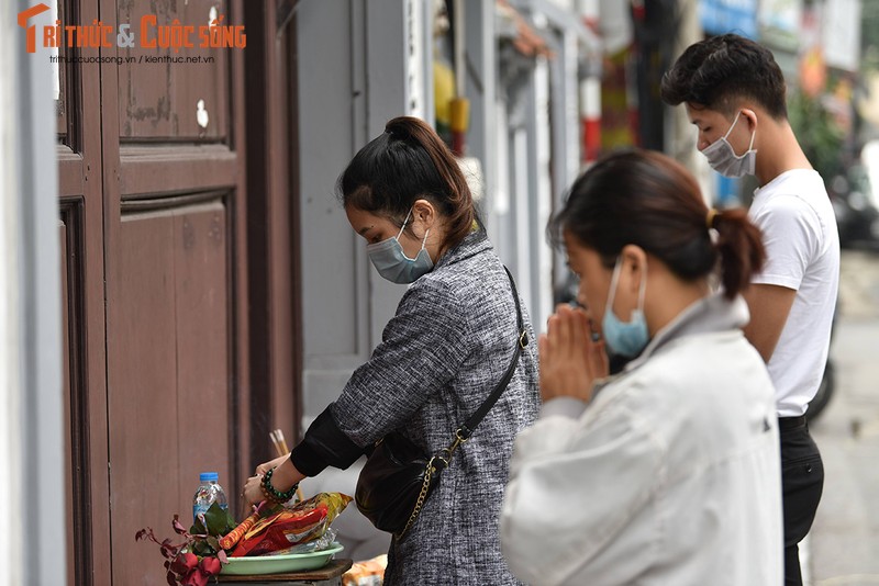 Trai xinh, gai dep tap nap toi Chua Ha cau duyen ngay 20/10-Hinh-4