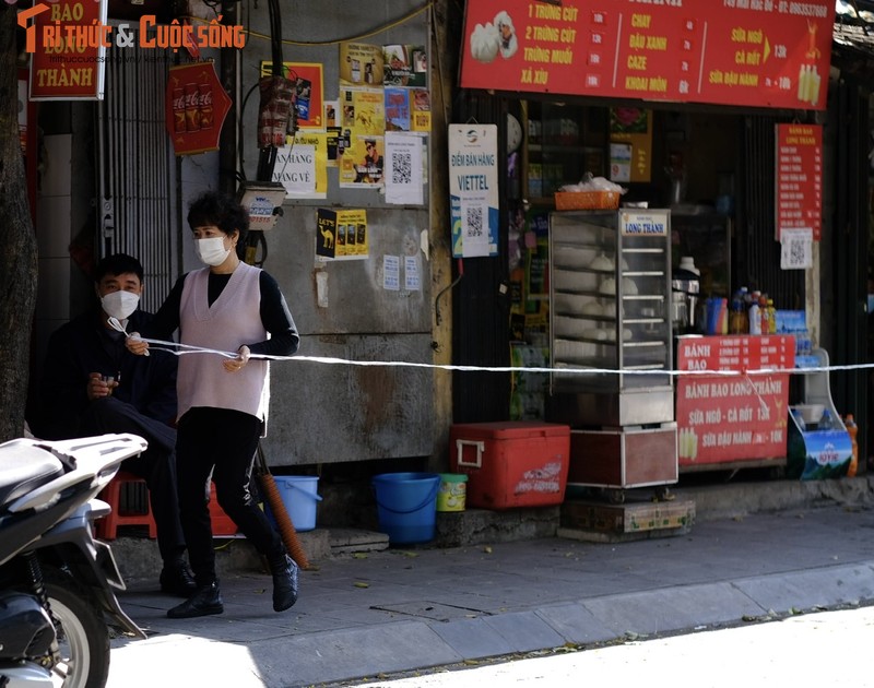 Ha Noi: Cong vien, vuon hoa lai chang day san sang chong dich