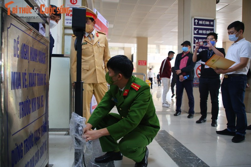 Hai ben xe lon cua Ha Noi duoc lap may quet QR ngay truoc ky nghi Tet-Hinh-8