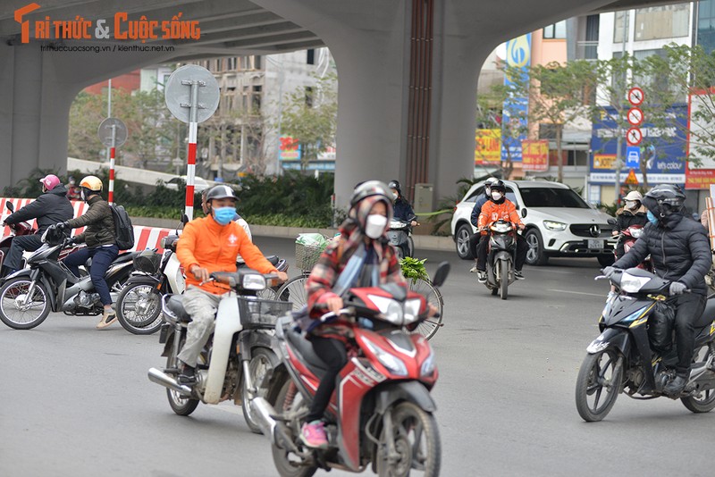 Giao thong hon loan tai loi xuong duong tren cao vua di vao hoat dong-Hinh-4