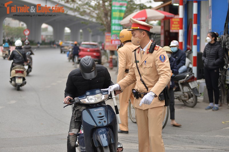 Giao thong hon loan tai loi xuong duong tren cao vua di vao hoat dong-Hinh-9