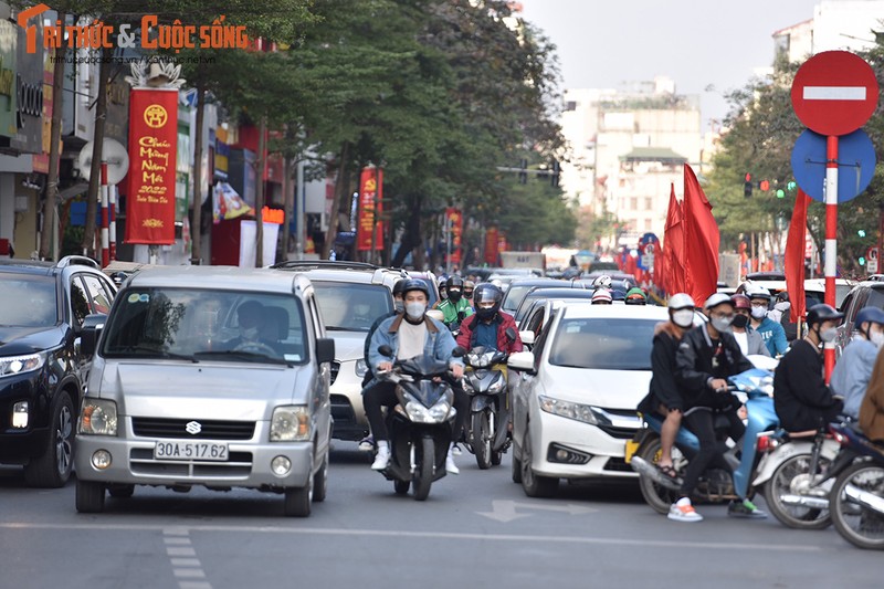 Duong pho Ha Noi ket cung nhung ngay cuoi nam-Hinh-2