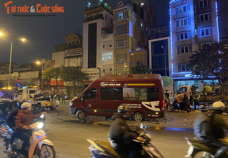 Hien truong vu tai nan kinh hoang ngay giua duong pho Ha Noi