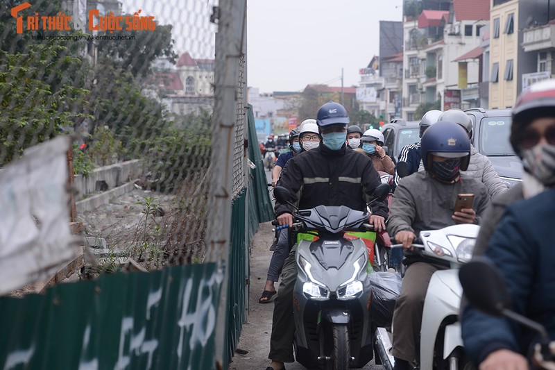 Hai hung nhin “luoi rao” chia ra tu cong truong mo rong duong Au Co-Hinh-2