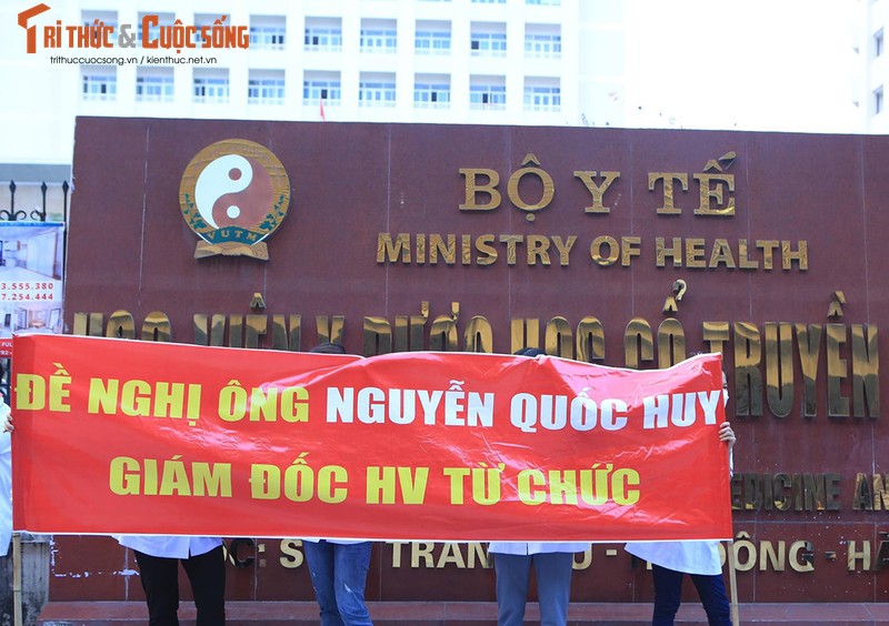 Bac si Benh vien Tue Tinh lai “xuong duong” sau 2 thang duoc... hua-Hinh-4